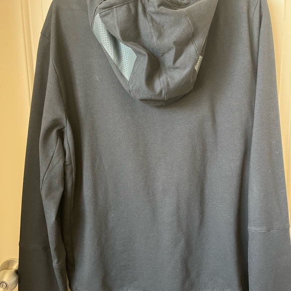 Men’s Reebok UFC lightweight training zip up with hood. US size Large. EUC - Picture 2 of 3